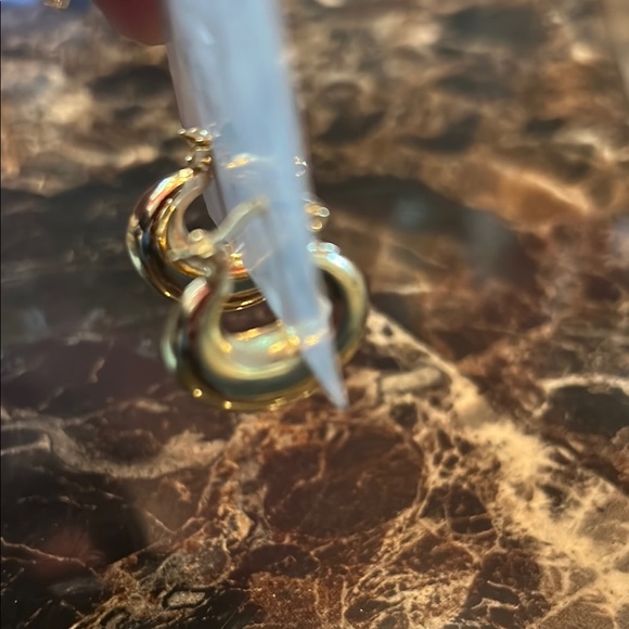 NEW Elegant Gold Plated Hoop Earrings - Picture 3 of 4